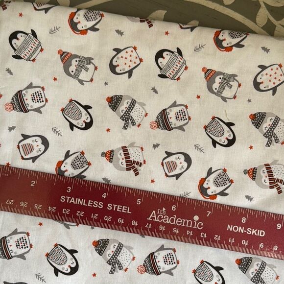 Penguin Print White Fabric - Picture 6 of 6